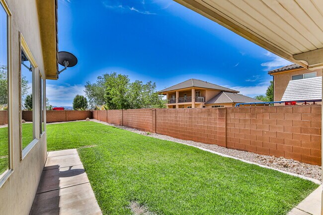 Building Photo - "Spacious 4-Bedroom Retreat with 3,584 Sq ...