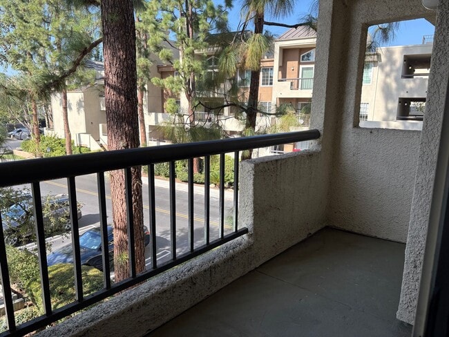 Building Photo - 1 Bedroom Resort Style Living at THE MET! ...