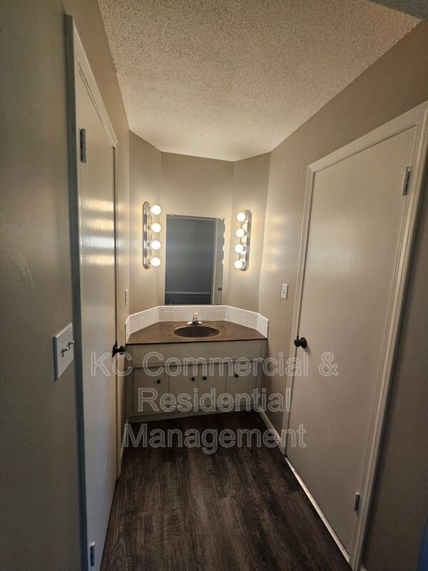 Building Photo - 10013 N Harrison Dr