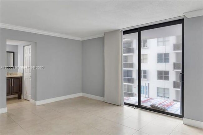 Building Photo - 6061 Collins Ave