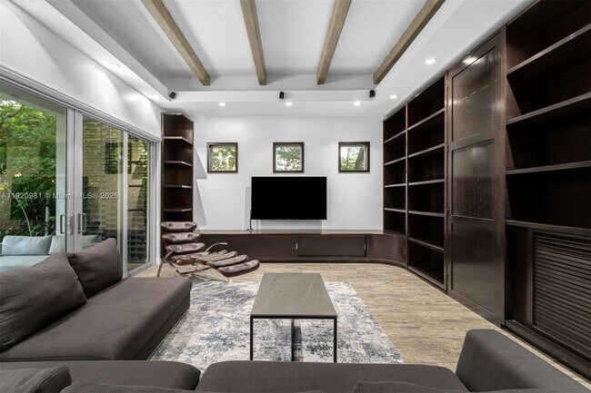 Building Photo - 101 SW 21st Rd