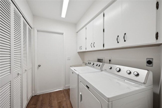 Building Photo - 456 Yacht Harbor Dr