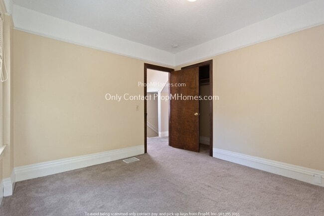 Building Photo - Charming 3 Bedroom Sanctuary in Eliot Neighborhood!