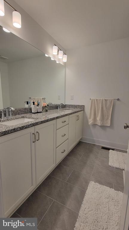 Building Photo - 418 SADIE Ave