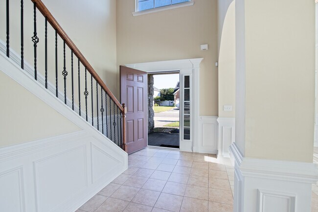 Building Photo - 678 Red Oak Ln