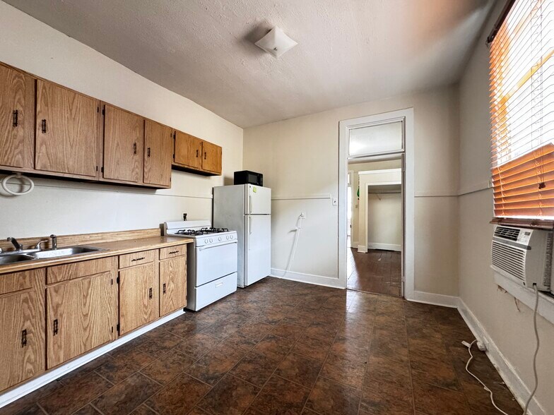 Building Photo - 209 N Bernadotte St