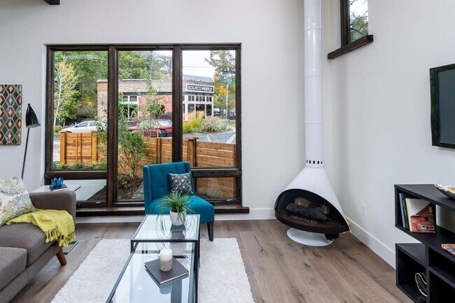 Building Photo - Modern Cottage in Prime Downtown Bend Loca...