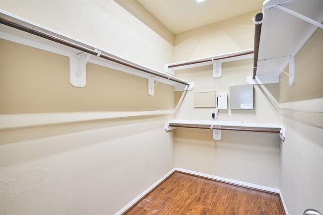 Building Photo - 1218 Maple Ace Dr