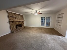Building Photo - 9415 Seasons Dr