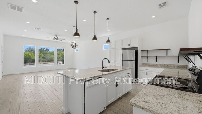 Building Photo - 893 E Mather St