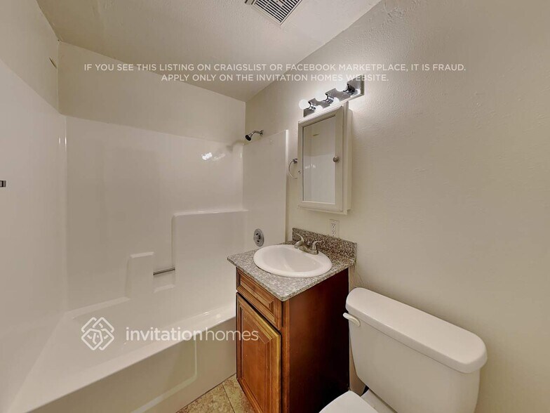 Building Photo - 2713 E Juniper Ave