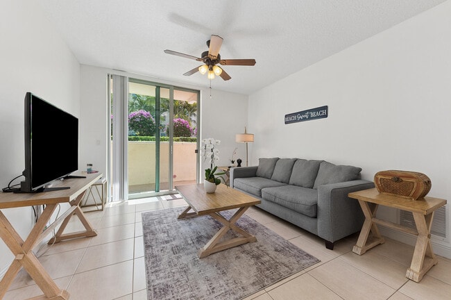 Building Photo - 610 Clematis St