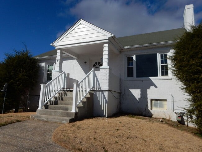 Building Photo - 3 BR home, convenient to Downtown Vinton!