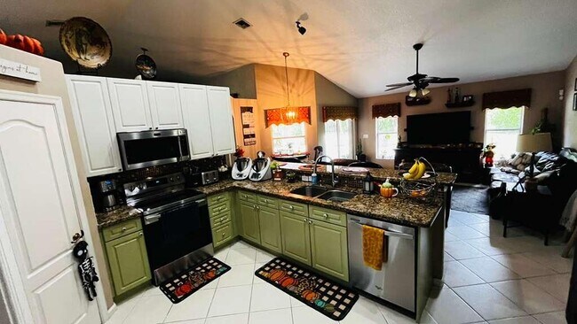 Building Photo - 13566 Callington Dr