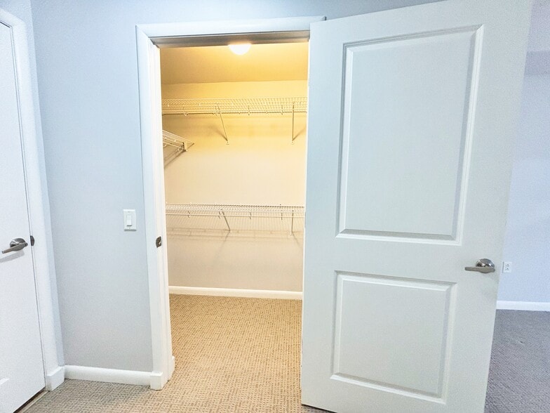 Building Photo - 1021 N Garfield St