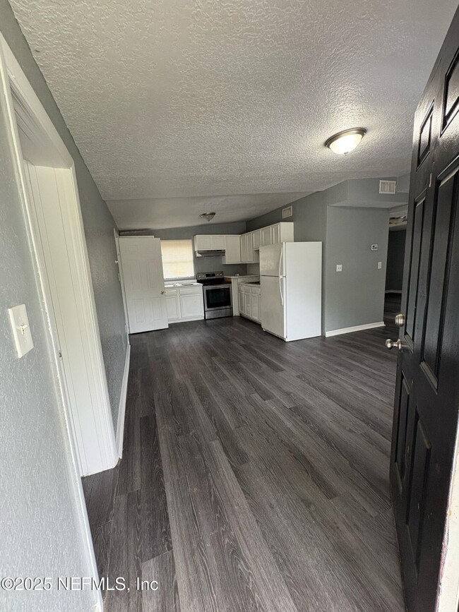 Building Photo - 2540 Spirea St