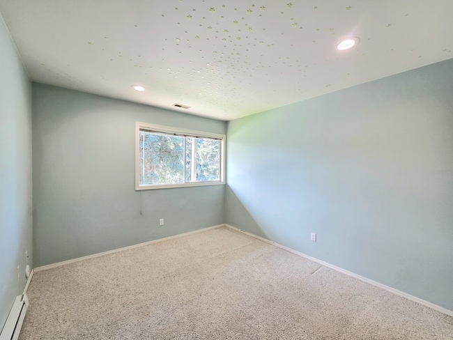 Building Photo - Extra Large 4-Bed, 2.5-Bath for Rent in East Wenatchee SD!
