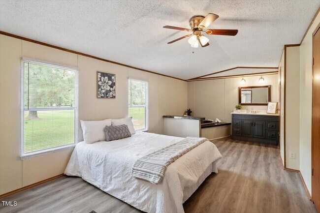 Building Photo - 10317 Giles Rd