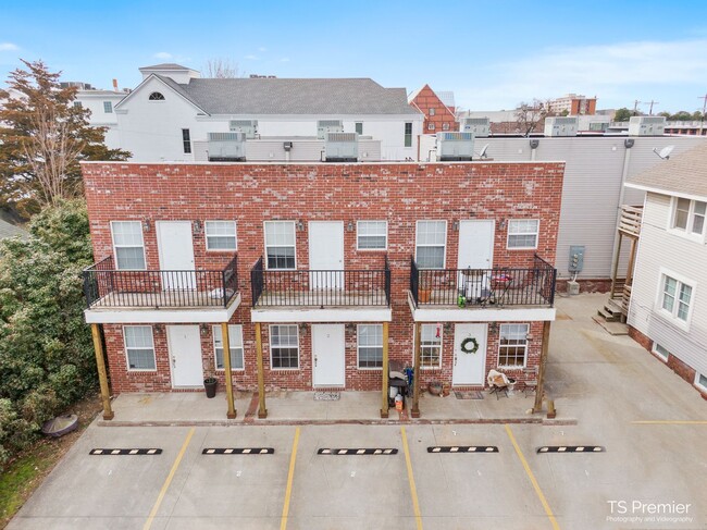 Building Photo - 523 N Storer Ave