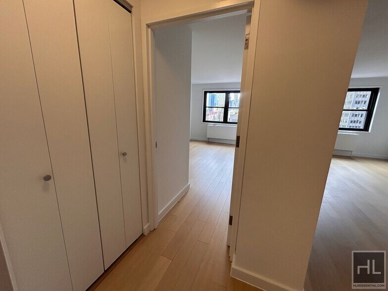 Building Photo - East 39th Street