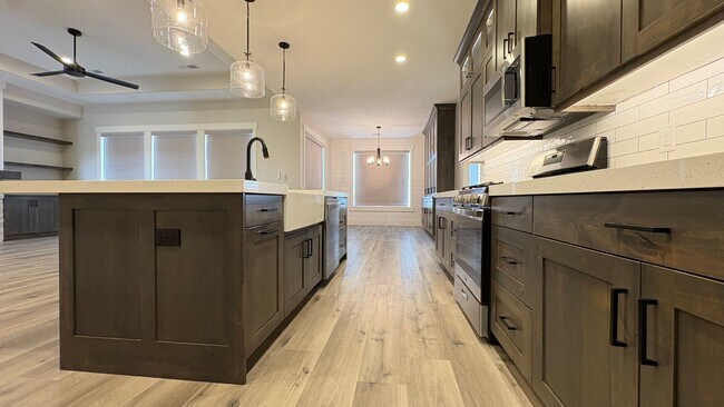 Building Photo - Solar Home For RENT!!!