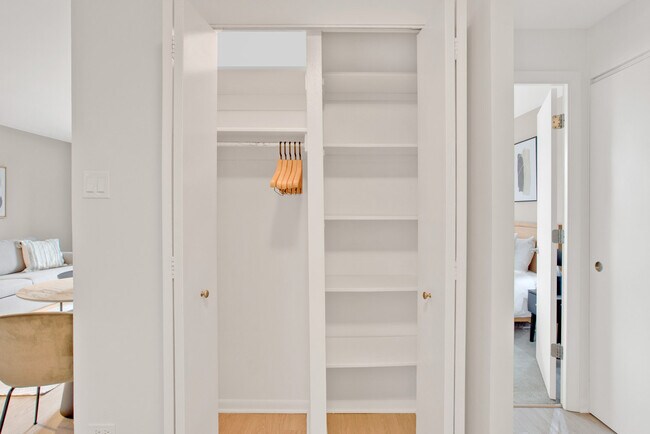 Building Photo - 901 S Ashland Ave