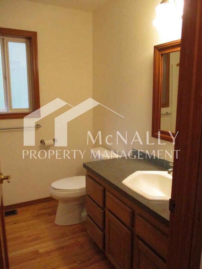 Building Photo - Beautiful 3 Bedroom 2.5 Bath Home in Gig Harbor