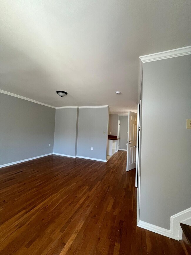 Building Photo - 4674 Mews Dr
