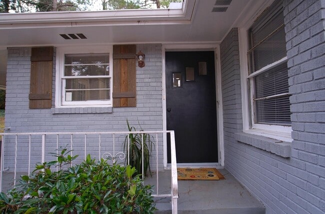 Building Photo - 1977 Dodson Dr SW