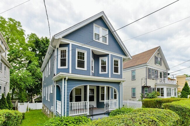 Building Photo - 652 South St