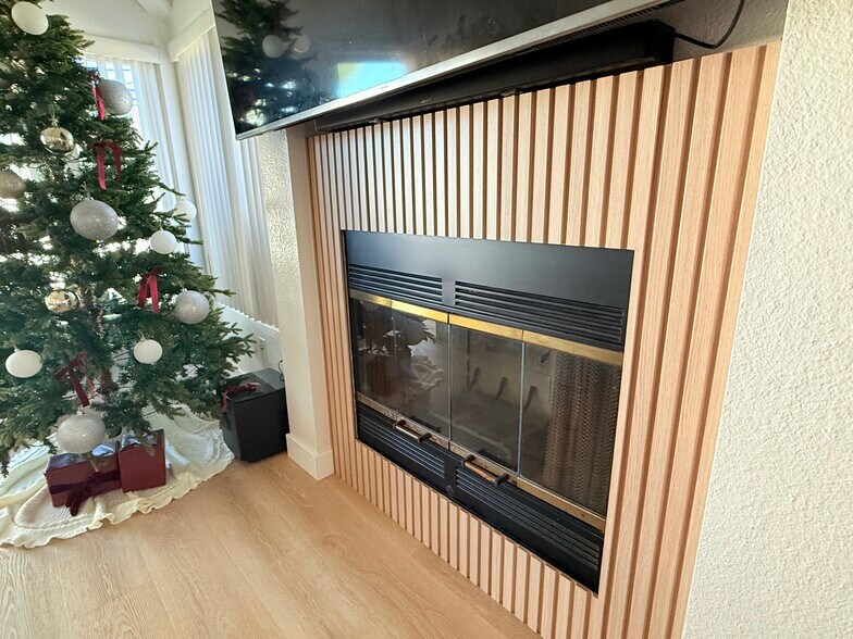 Building Photo - 2109 Northshore Dr