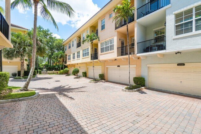 Building Photo - 11756 Valencia Gardens Ave