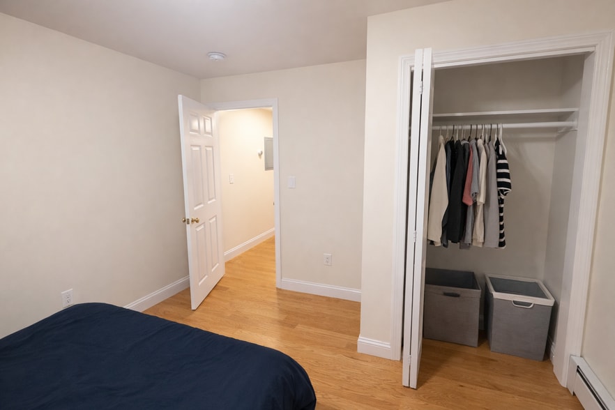 Building Photo - 1054 Cambridge St