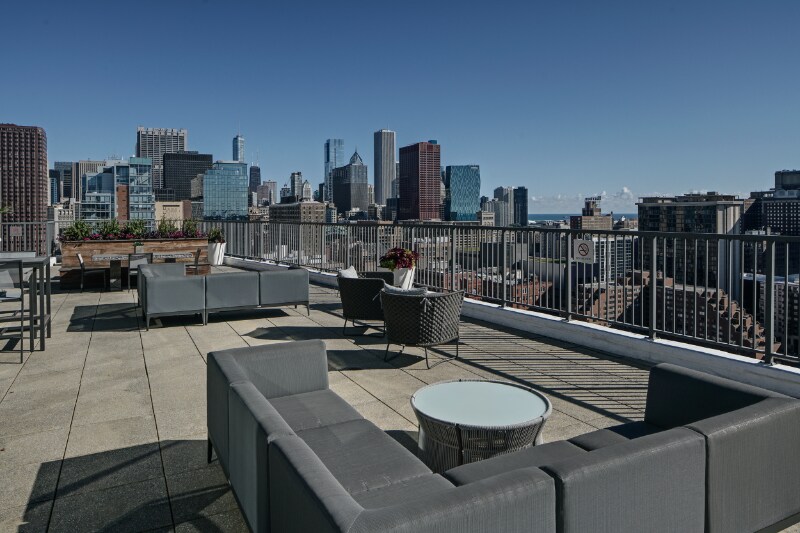 Building Photo - 843 S Clark St