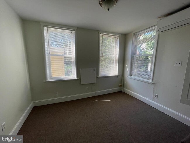 Building Photo - 790 S Front St