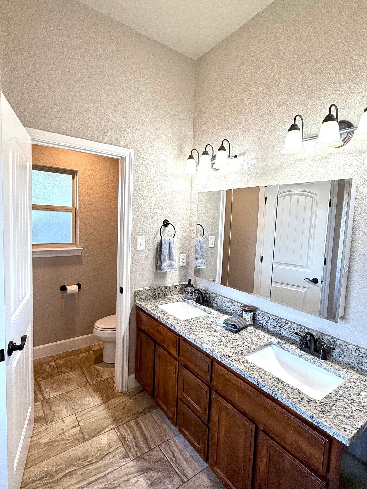 Master bath - 3006 Crystal Ann Dr