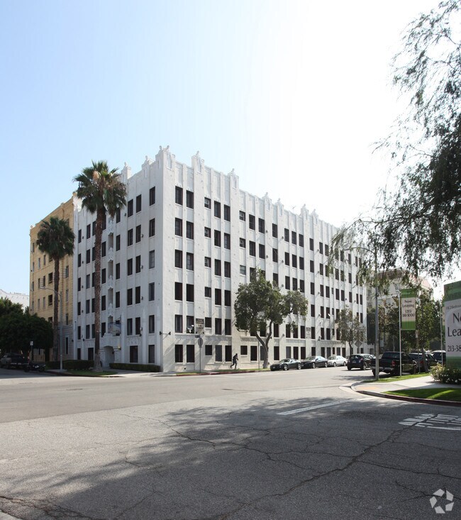 Building Photo - Valdamour Apartments