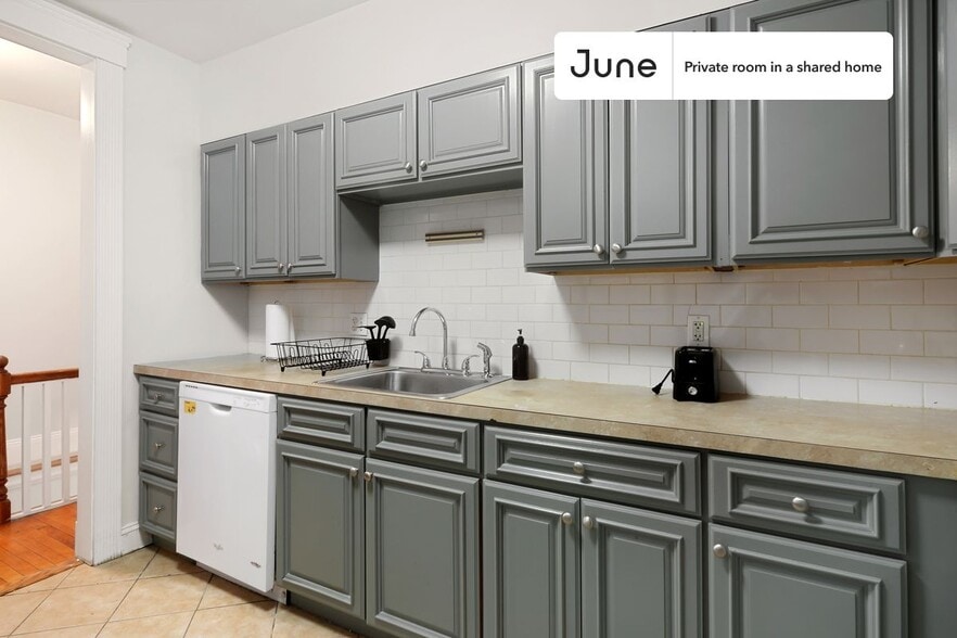 Building Photo - Room in Shared 6 bed/2 bath home