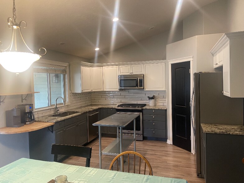 Building Photo - 1222 E Pistioa Dr