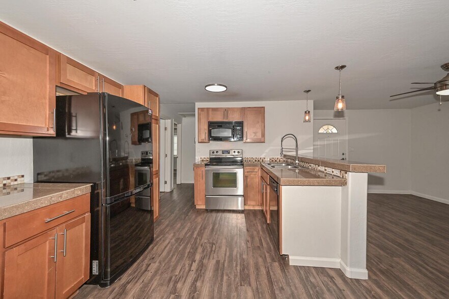 Building Photo - 1211 N Frances St