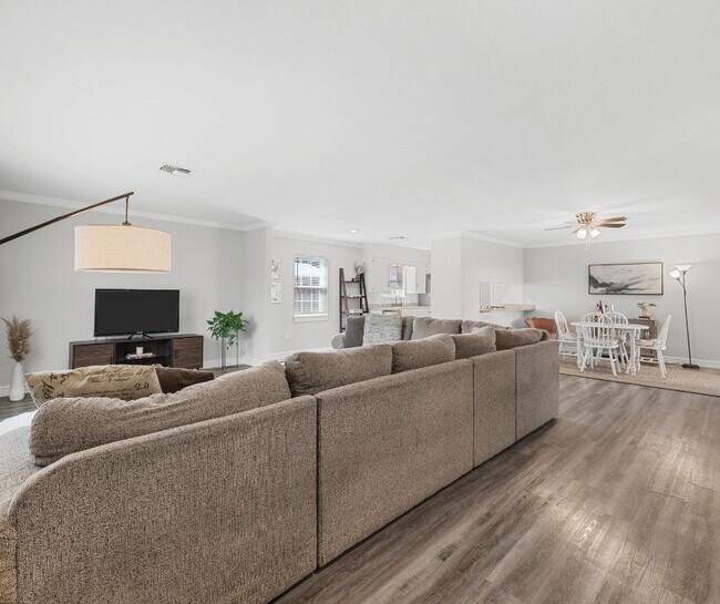 Building Photo - 6319 Wiethorn Dr