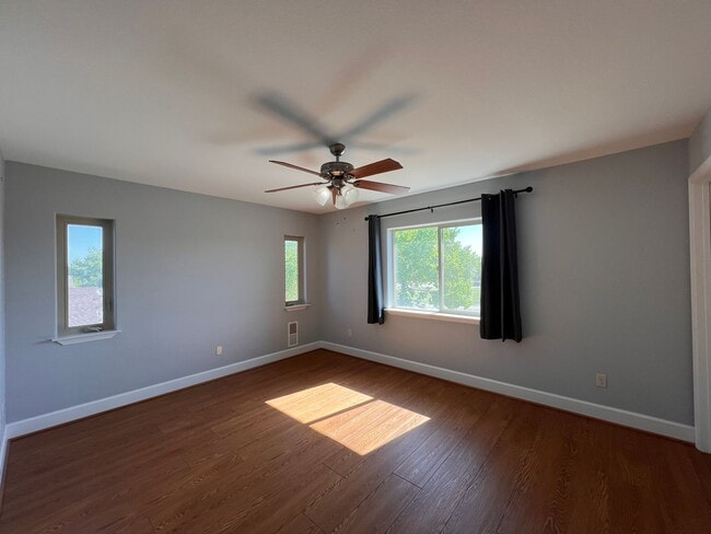 Building Photo - FANTASTIC 2 STORY HOME, 3 bedroom, 2.5 bat...
