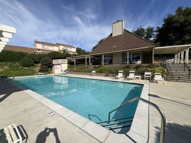 Building Photo - Virginia Hills-3 BR, 2.5 Bath Townhome wit...