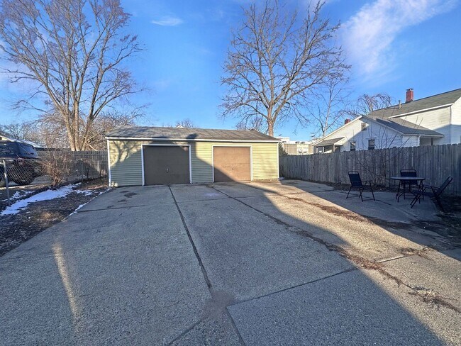 Building Photo - 309 Seward Ave NW