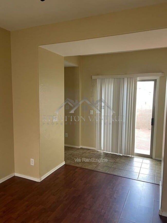 Building Photo - 4685 E Laurel Ave