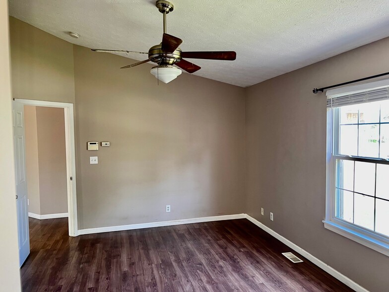 Building Photo - 237 Cromwell Ct