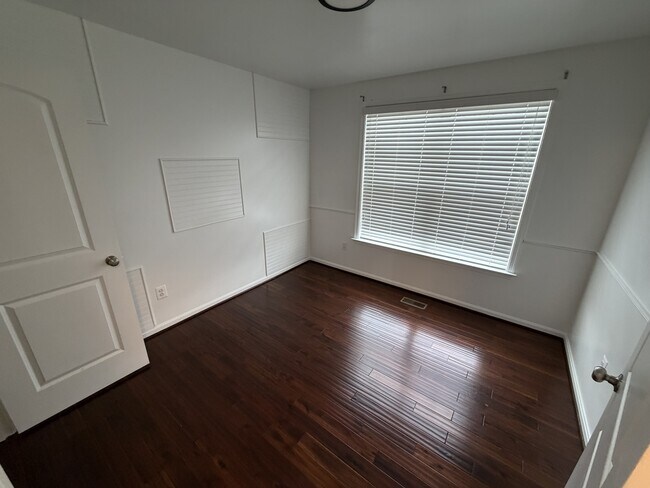 Building Photo - 6517 Newton Dr
