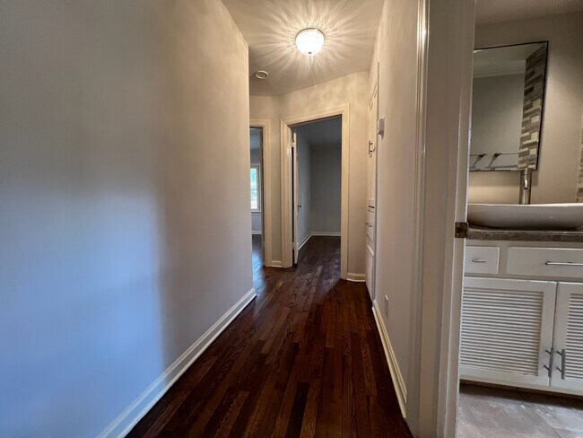 Building Photo - 1530 E 37th Pl