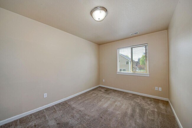 Building Photo - 20469 Brentwood Ave