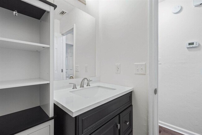 Building Photo - 2556 Panther Creek Rd
